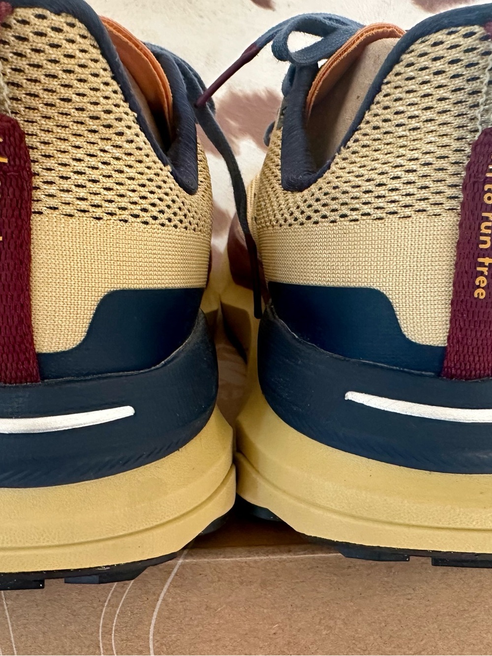 RUNINRABBIT Women’s 8.5 NIB High Country trail running shoe - Picture 9 of 13